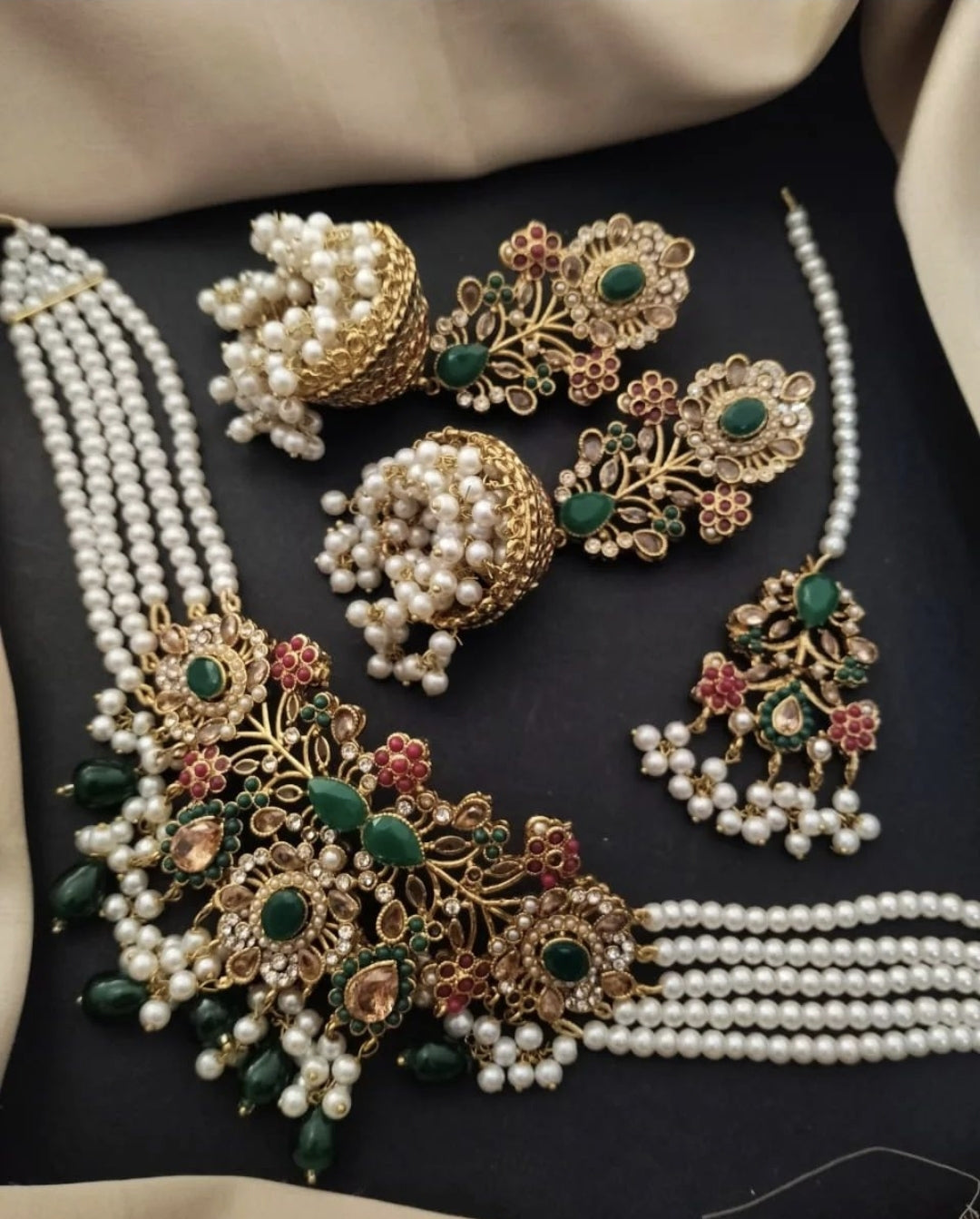 Light Weight Kundan Choker Set with Long Dangled Jhumka and Teeka / Indian Pakistani Asian Bridal Jewelry Set