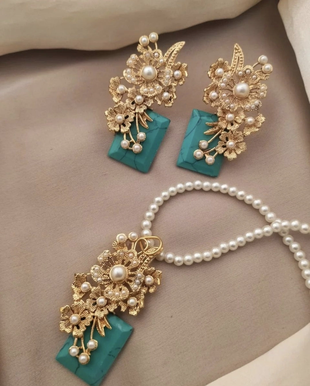 Pearl Maala Pendant Set/ Desi Kundan /Sabyasachi Bollywood Tyaani/ South Asian Bengali