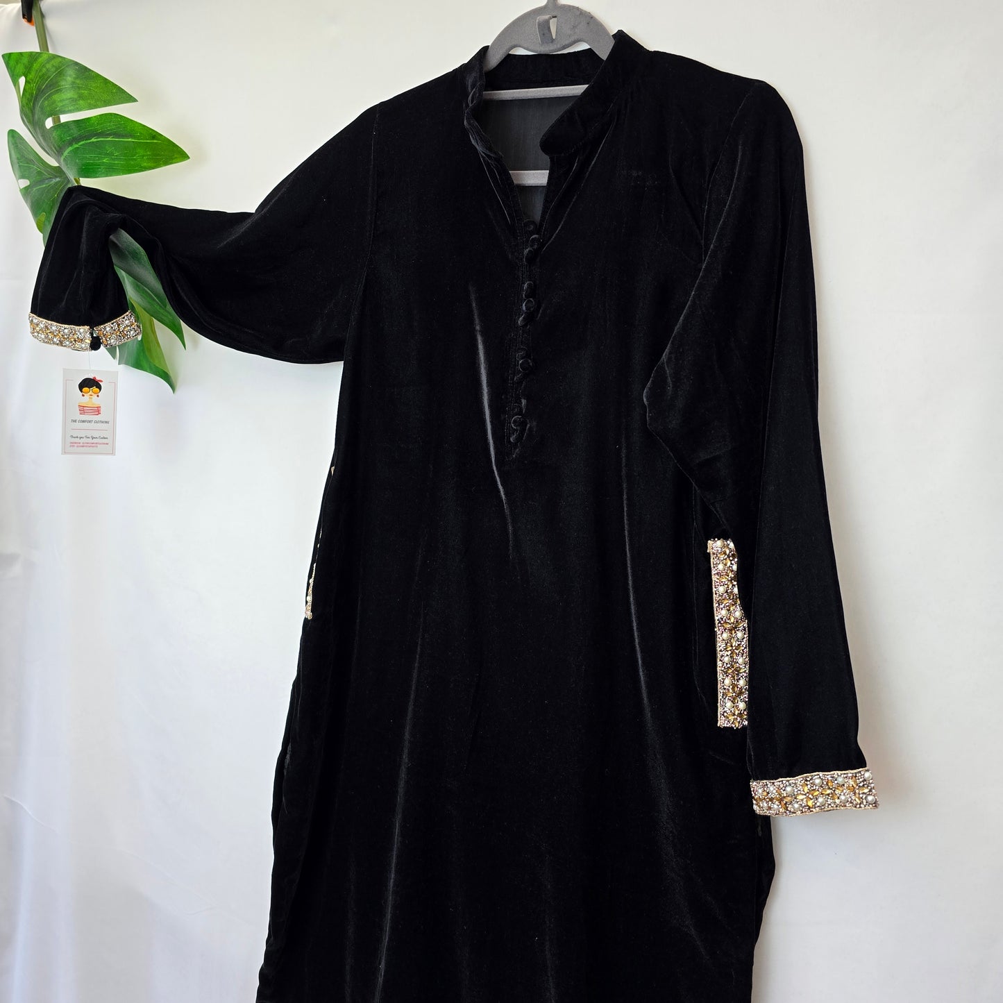Beautiful Pakistani Casual Wear Sleeves Velvet Embroidered Kurta Readymade Velvet Kameez Partywear