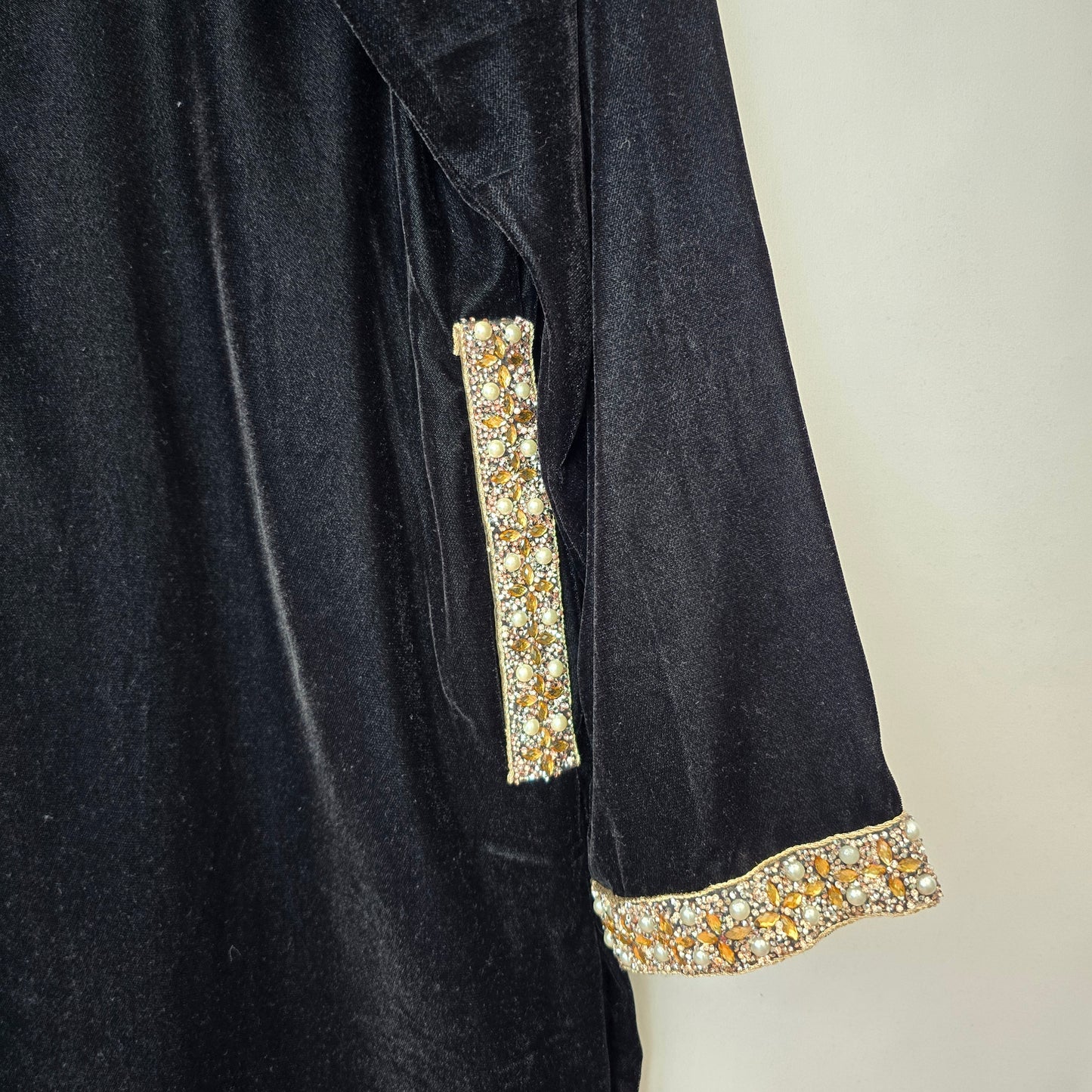 Beautiful Pakistani Casual Wear Sleeves Velvet Embroidered Kurta Readymade Velvet Kameez Partywear