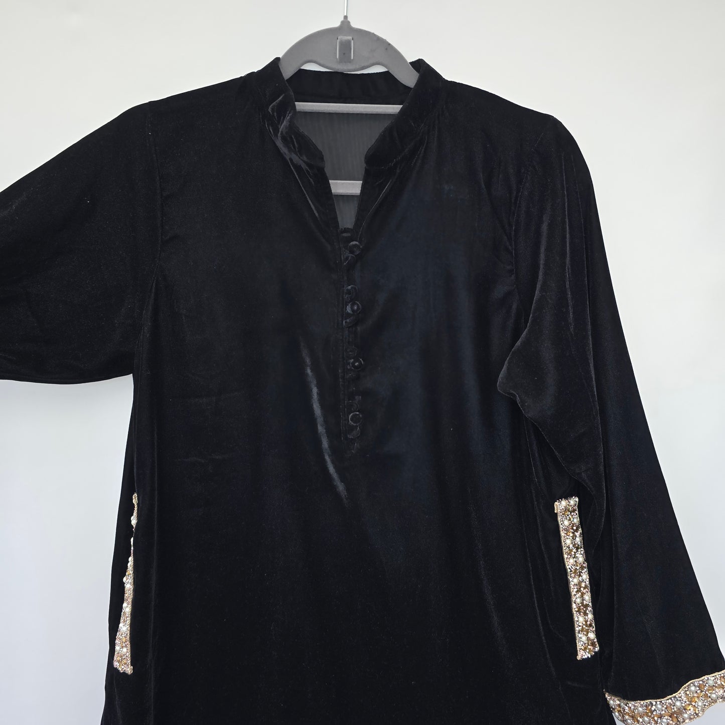 Beautiful Pakistani Casual Wear Sleeves Velvet Embroidered Kurta Readymade Velvet Kameez Partywear