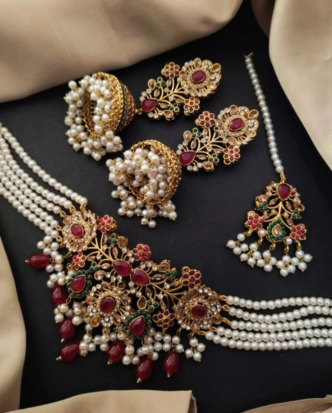 Light Weight Kundan Choker Set with Long Dangled Jhumka and Teeka / Indian Pakistani Asian Bridal Jewelry Set