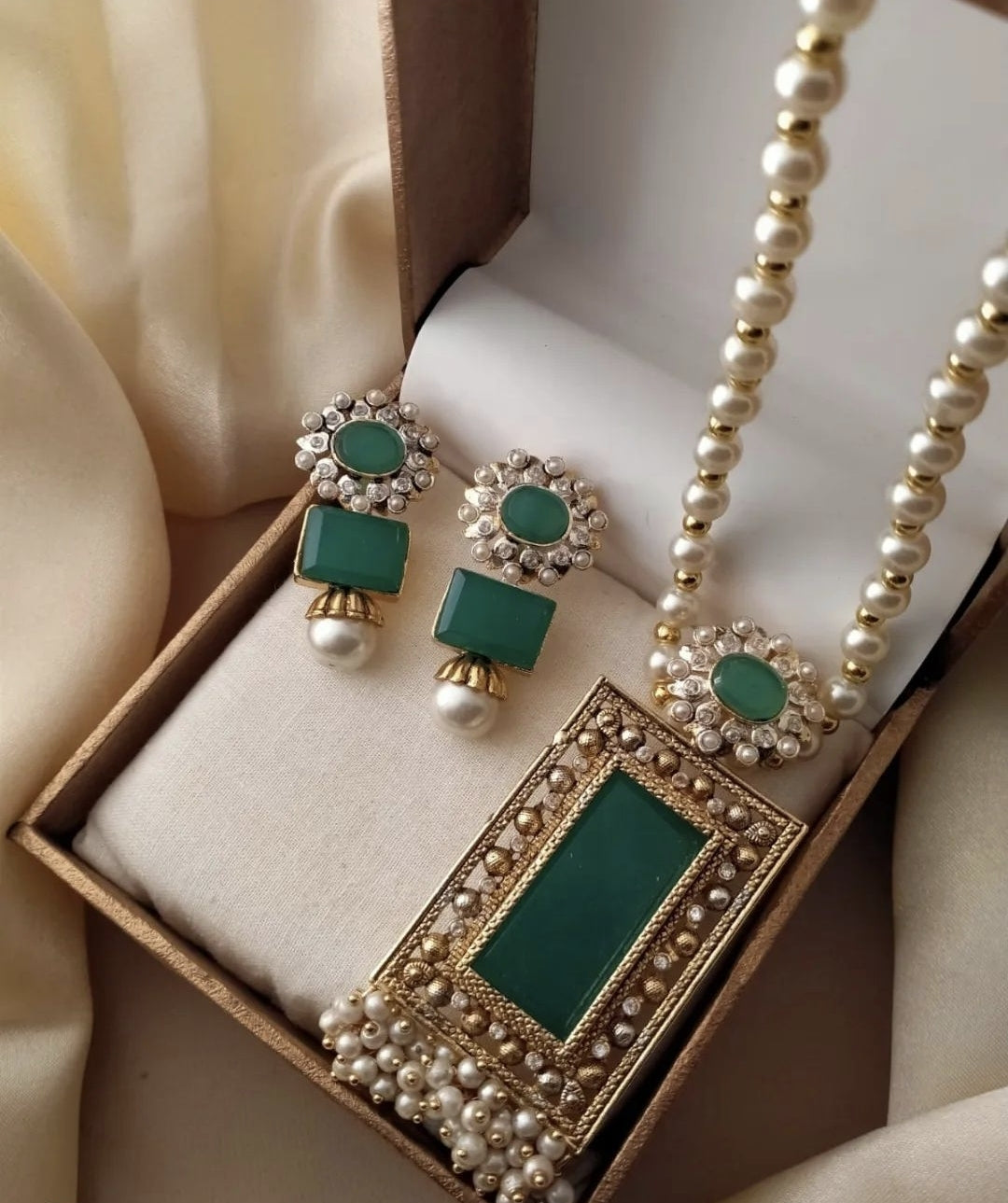 Stone Pendant Mala Set / Indian Pakistani Shaadi Jewelry Wedding/ Sabyasachi Bollywood / Muslim fashion/ South Asian Bengali