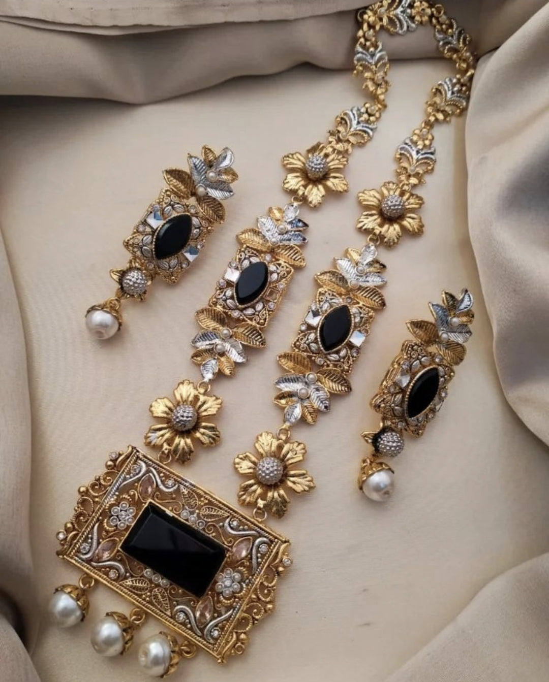 Pakistani/ Indian/ Asian Jewelry Set || Mala Necklace, Jhumkas and Tika || Formal Wear Jewelry