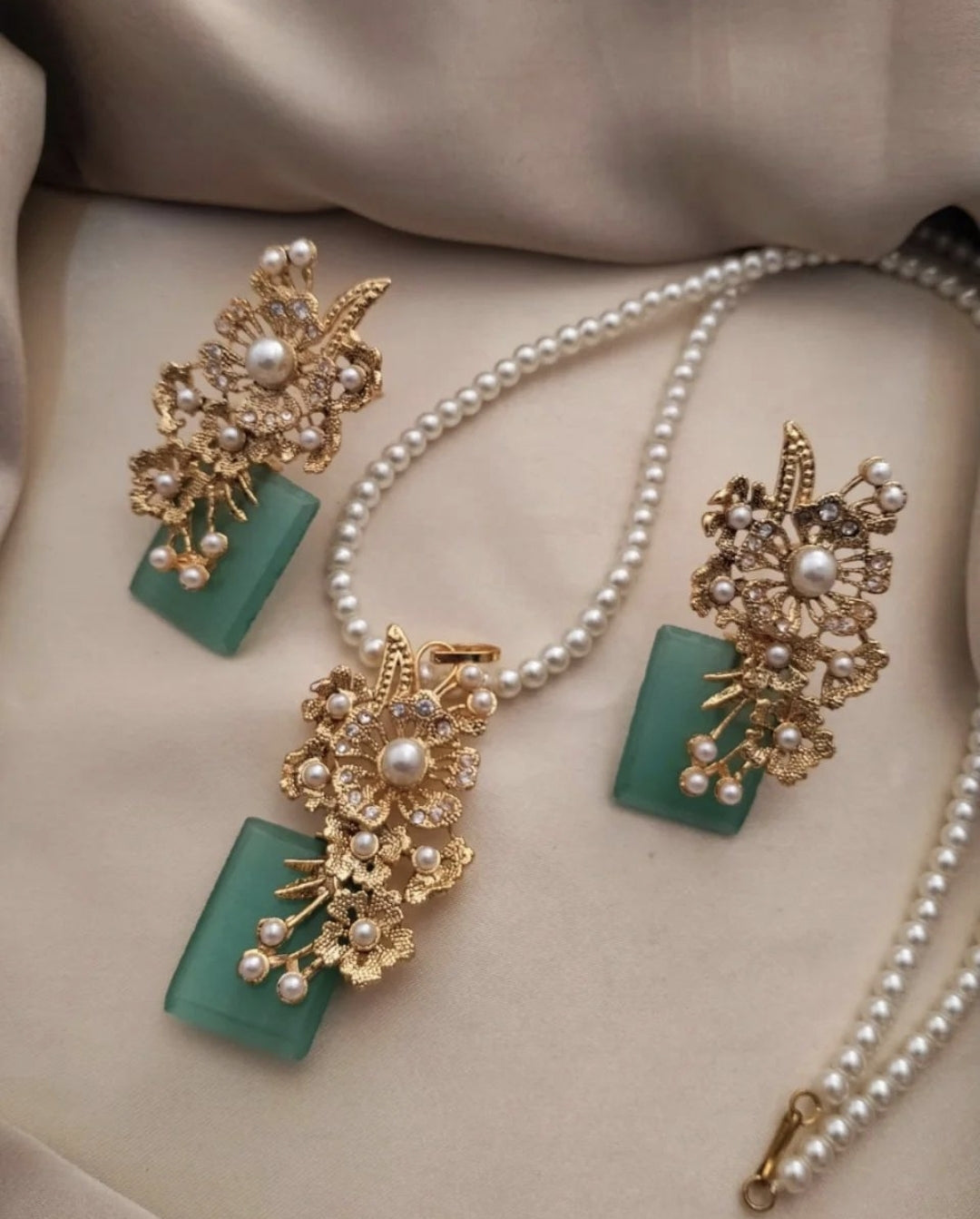 Pearl Maala Pendant Set/ Desi Kundan /Sabyasachi Bollywood Tyaani/ South Asian Bengali