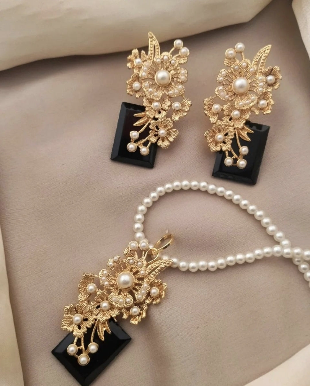 Pearl Maala Pendant Set/ Desi Kundan /Sabyasachi Bollywood Tyaani/ South Asian Bengali