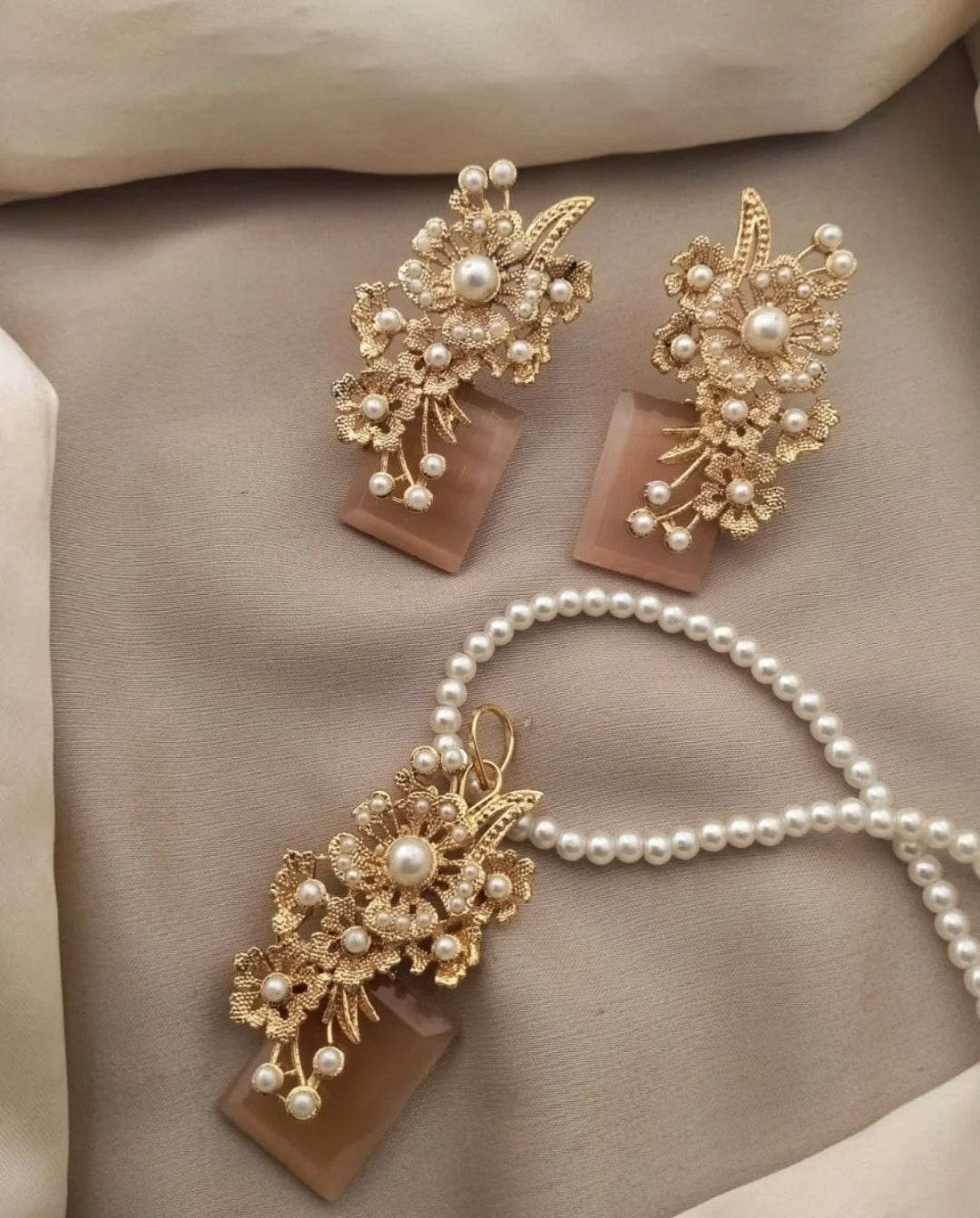 Pearl Maala Pendant Set/ Desi Kundan /Sabyasachi Bollywood Tyaani/ South Asian Bengali