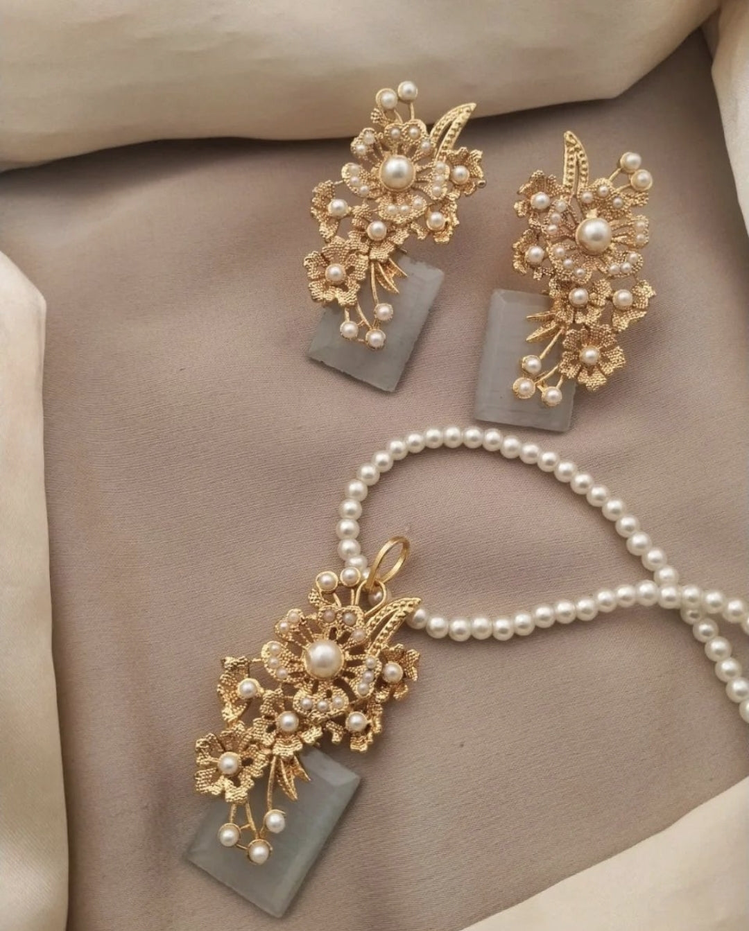 Pearl Maala Pendant Set/ Desi Kundan /Sabyasachi Bollywood Tyaani/ South Asian Bengali